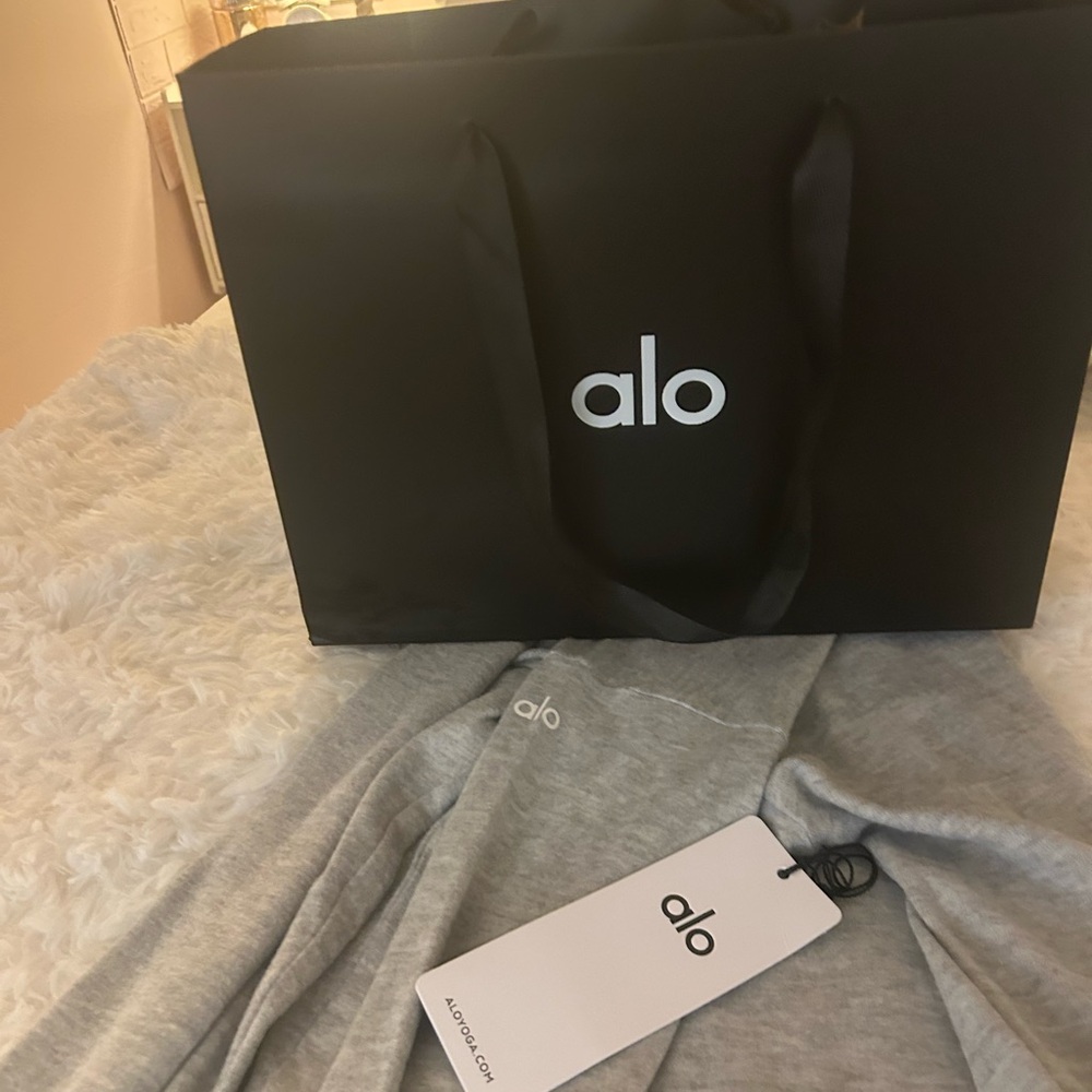 ALO Yoga Heather Gray Apparel brand new